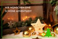 Fenster mit Weihnachtsschmuck